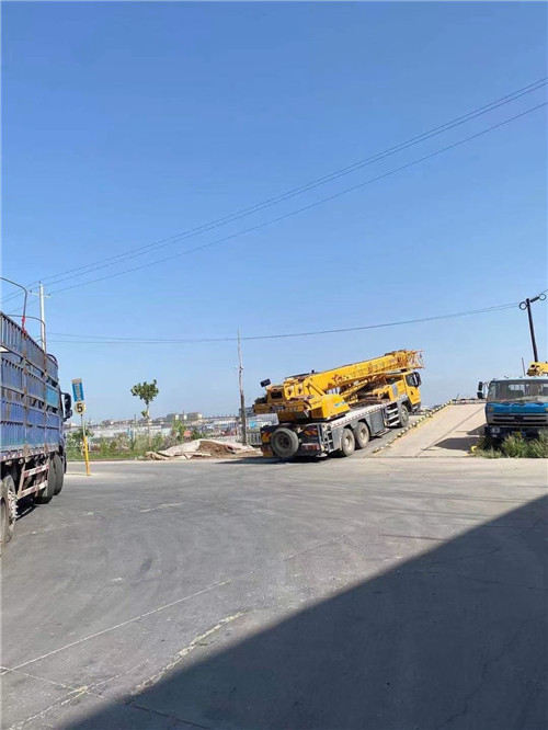 德钦县25吨吊车的租赁价格大概是多少？