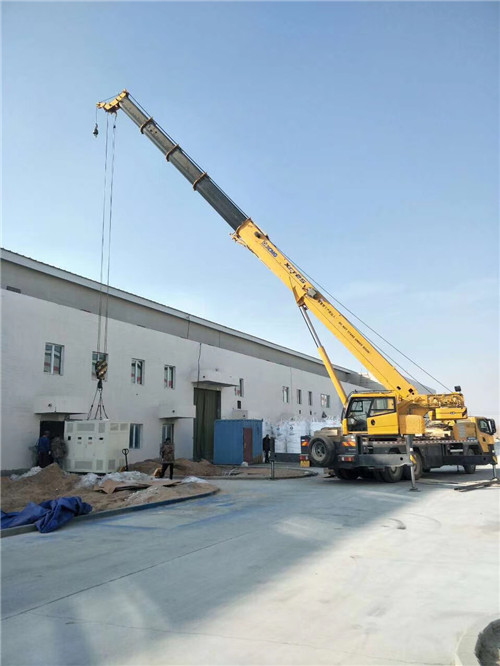 德钦县“超载就喊停”—— 吊车的 “重量保镖” 技术