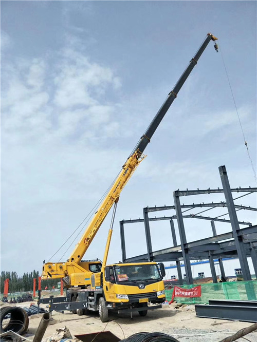 德钦县超高层建筑钢结构吊装案例